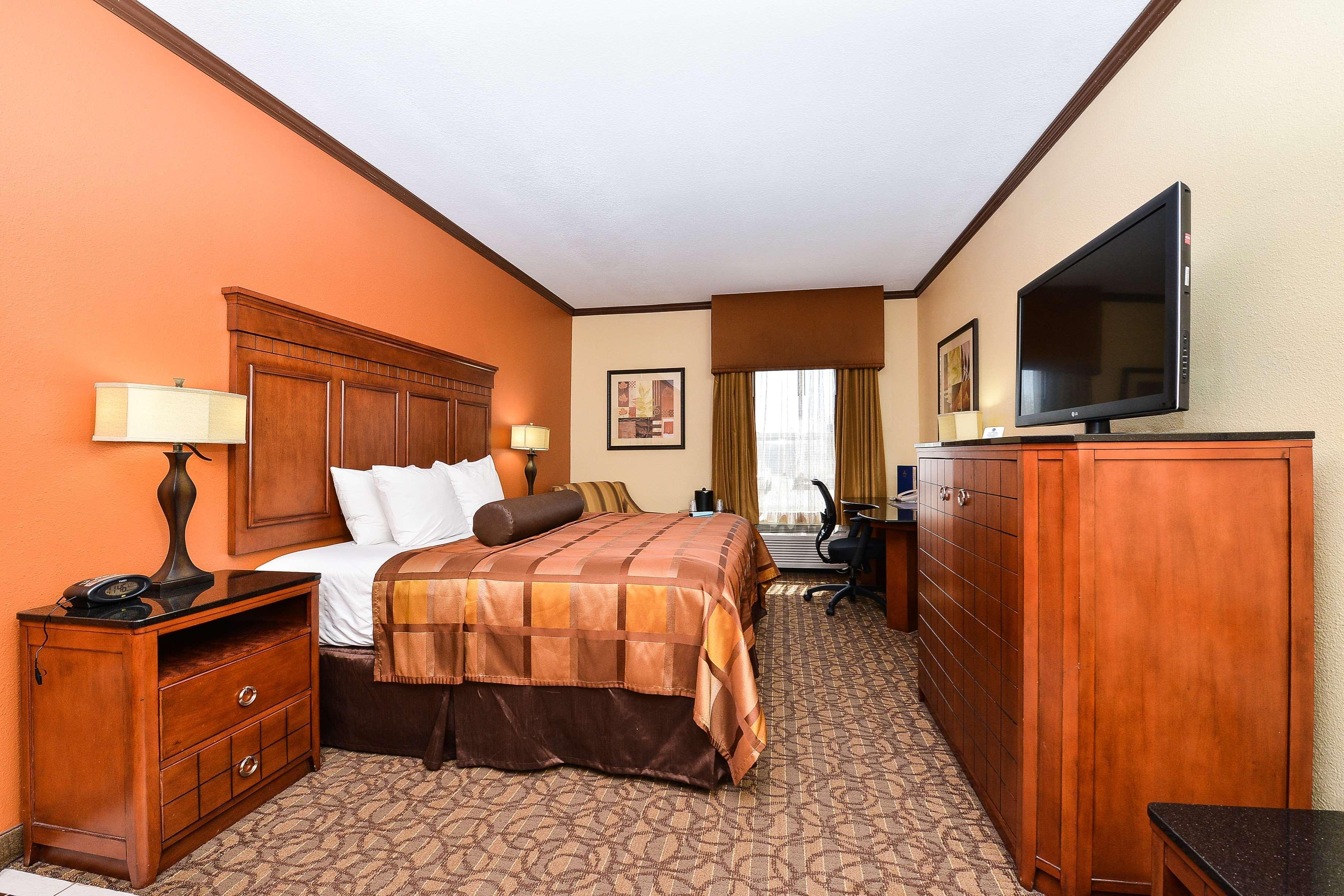 Best Western Plus Midwest Inn & Suites Salina Exterior foto